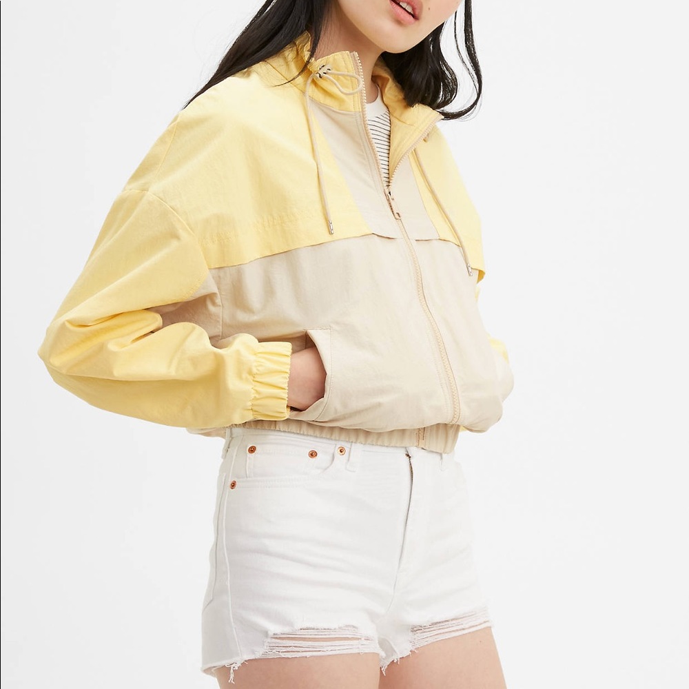 Levi’s High Rise Shorts - Picture 3 of 4